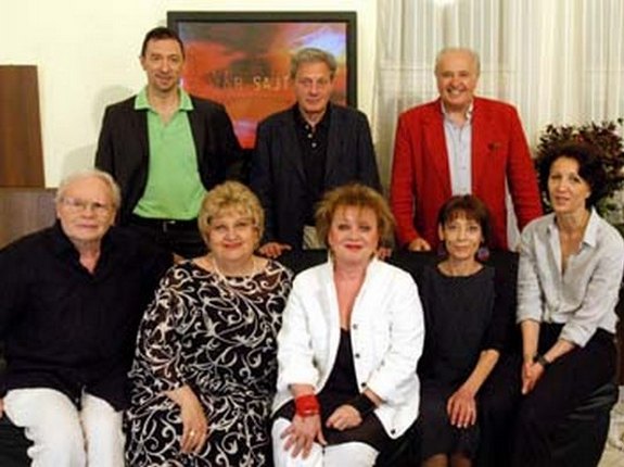 Örökös tagok 2008-ban (ülnek) Harkányi Endre, Misura Zsuzsa, Csákányi Eszter, Venczel Vera, Volf Katalin. (állnak) Román Sándor, Bálint András, Berkes János